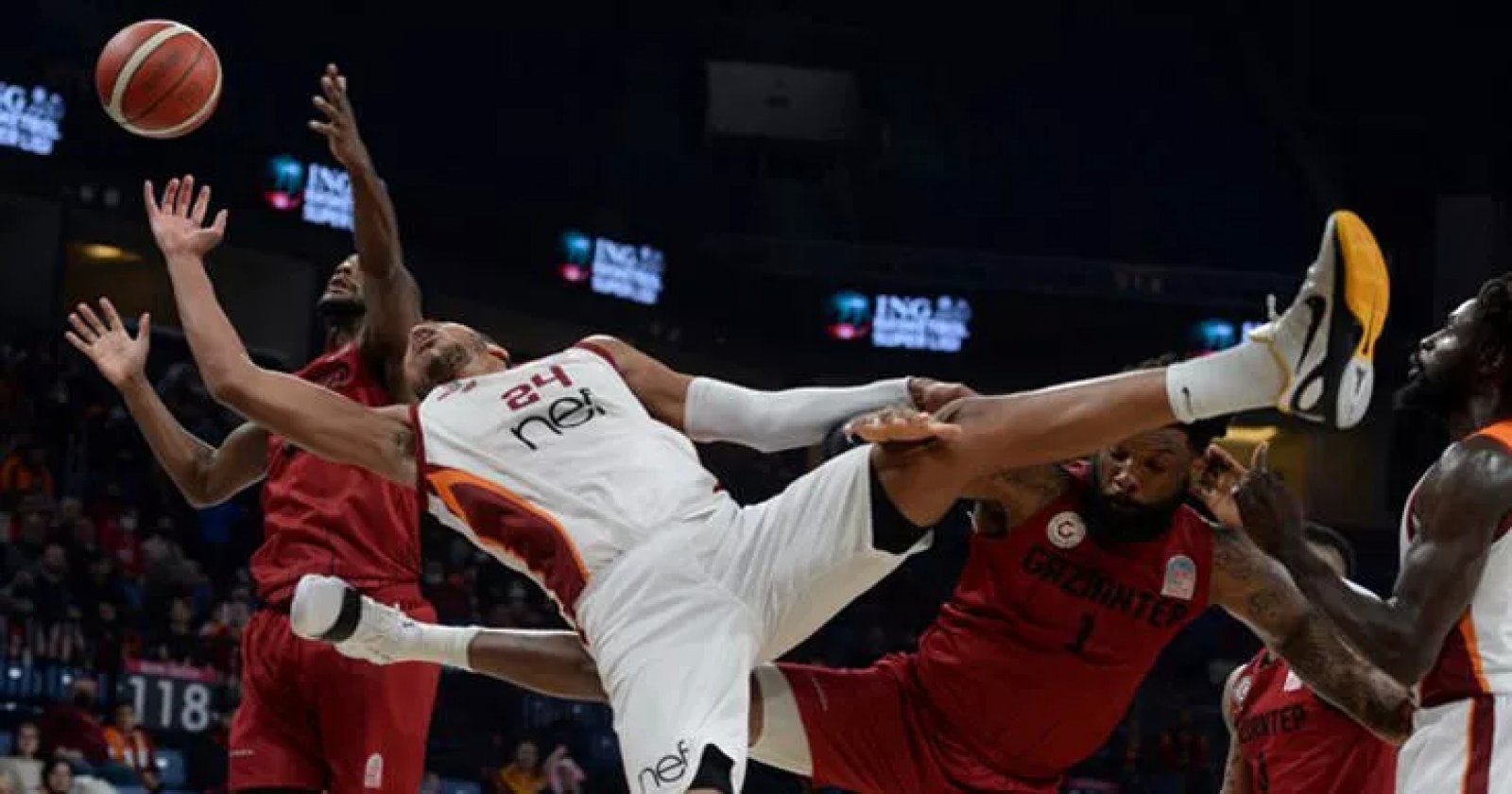 Galatasaray NEF Galibiyeti Hatırladı! Gaziantep Basketbolu 1 Sayıyla Yendiler