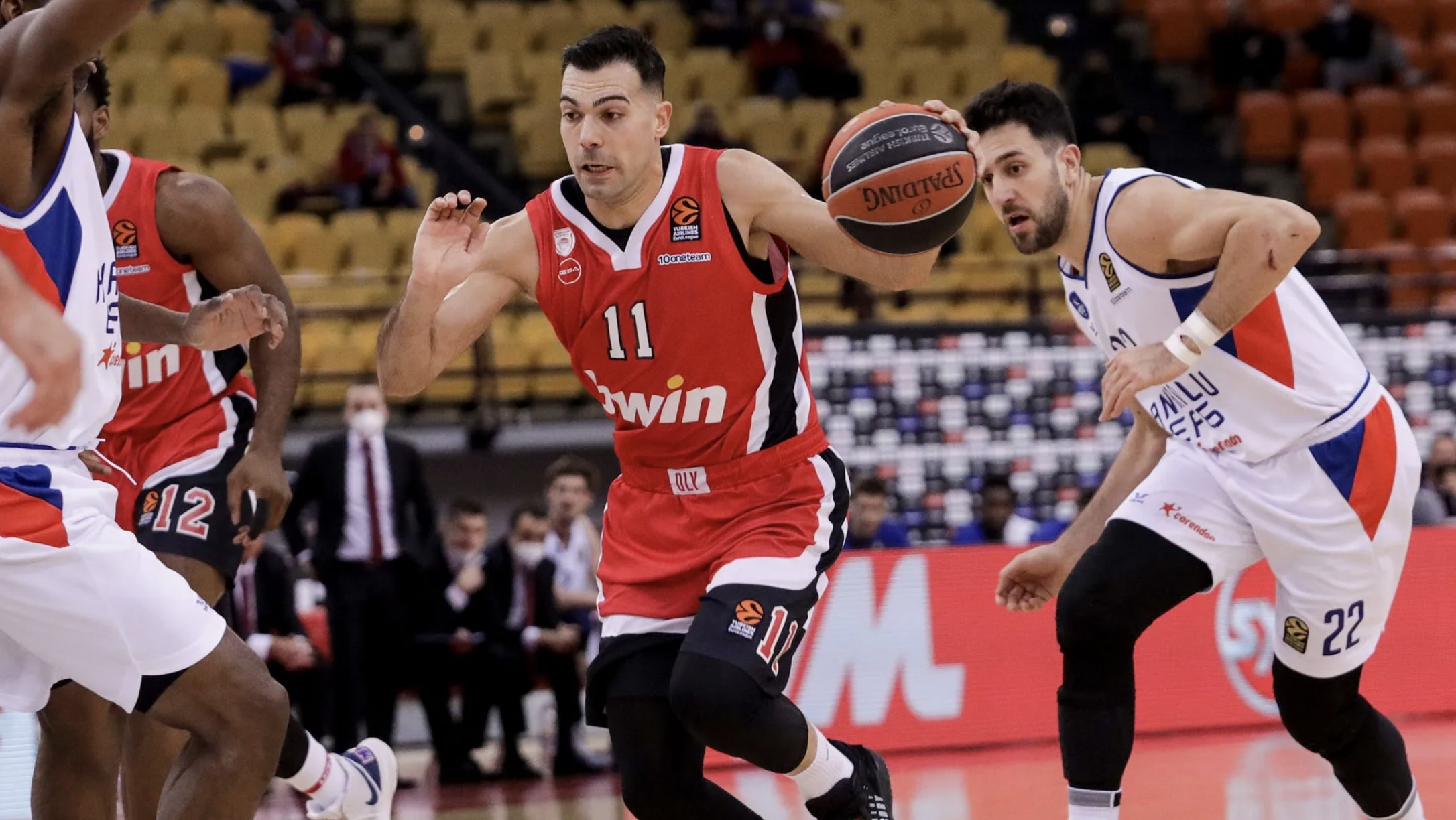 Anadolu Efes Olympiakos'a Son Saniye Üçlüğü İle 87 - 85 Kaybetti