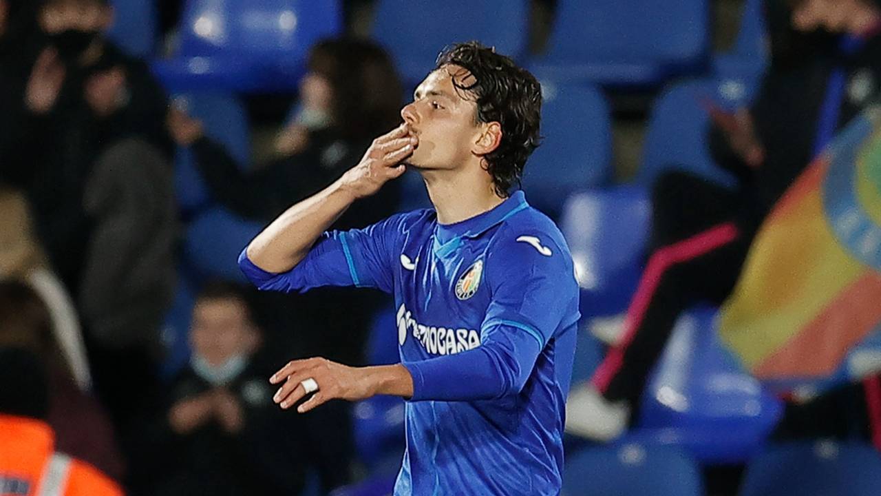 Enes Ünal Oynadığı Futbol ile Şubat Ayının En İyi Oyuncusu Ödülünü Aldı