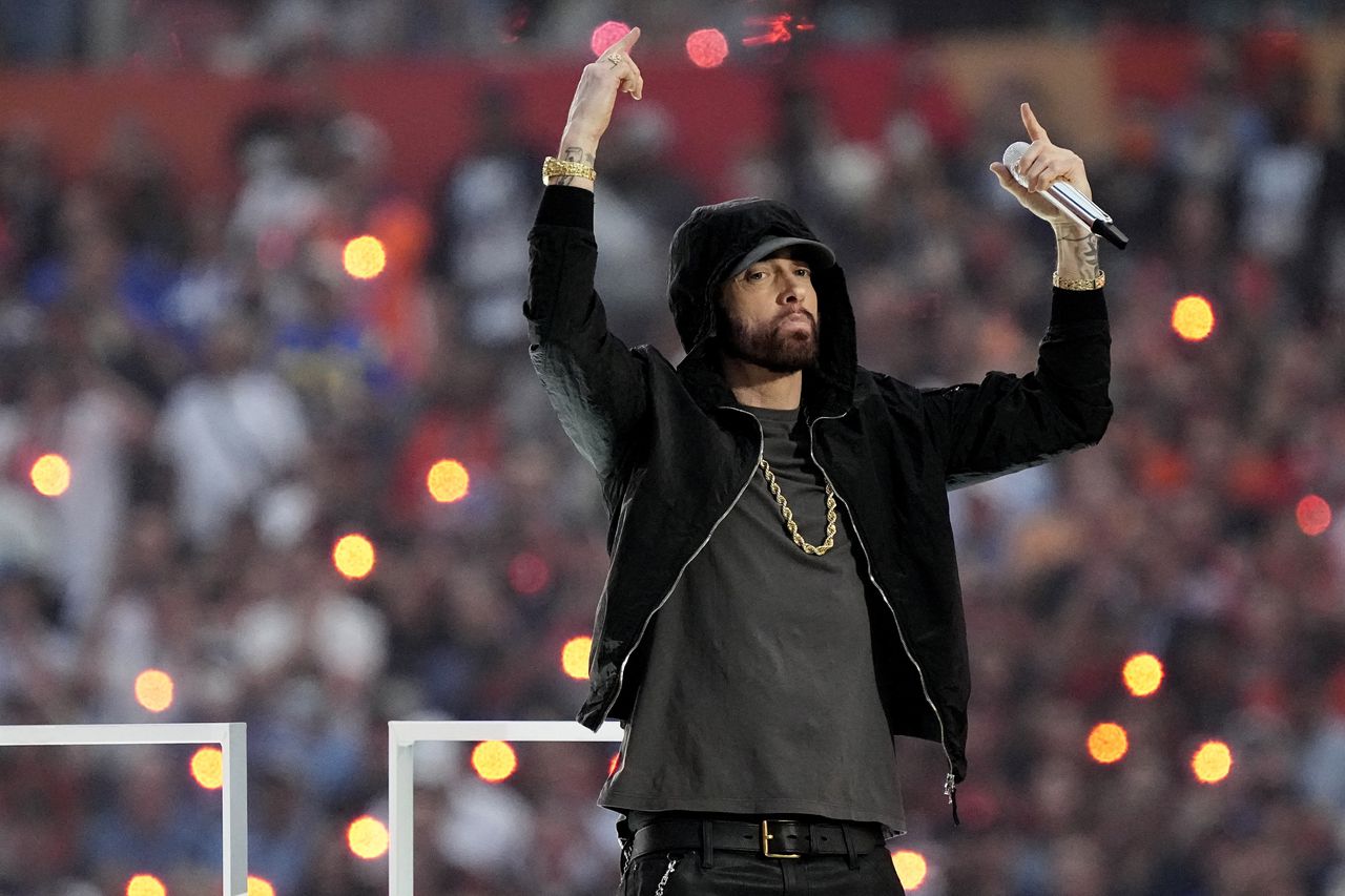 Eminem NFL Kurallarına Rağmen Irkçılığa Karşı Susmadı!