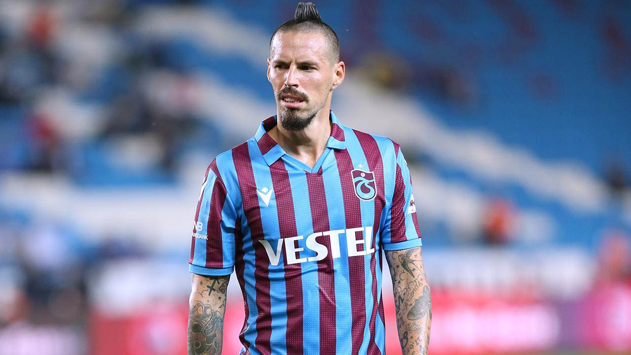 Trabzonspor'un başarılı oyuncusu Marek Hamsik futbolu bırakıyor