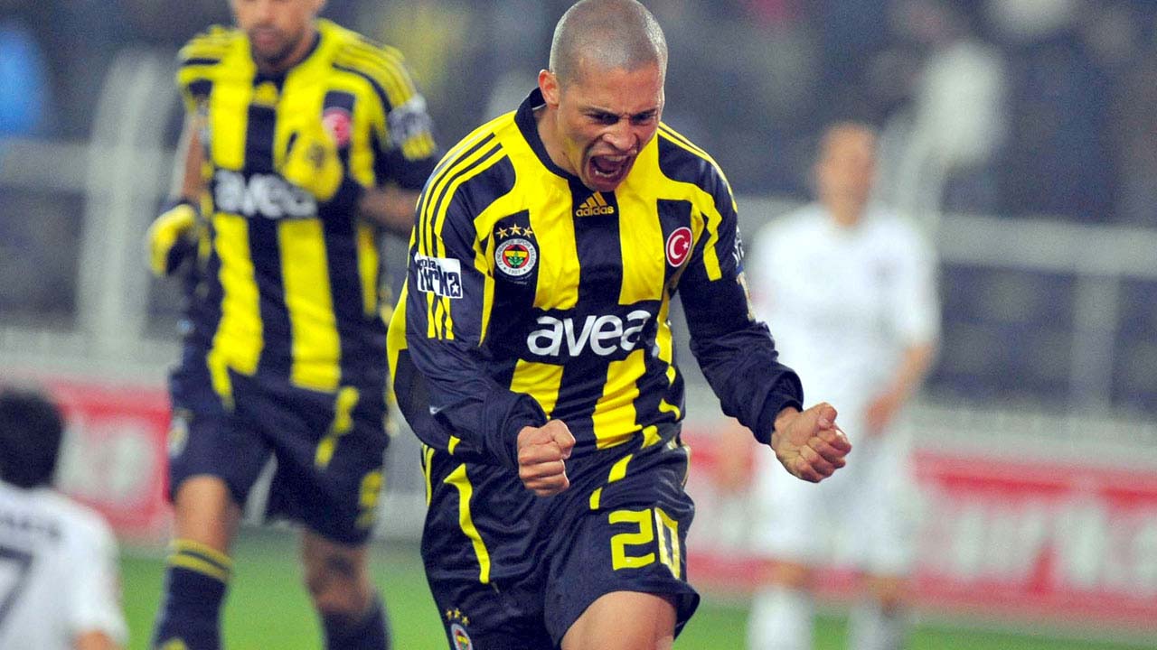 Fenerbahçe efsanesi Alex de Souza'dan 'Yuvama Dönüyorum' mesajı!